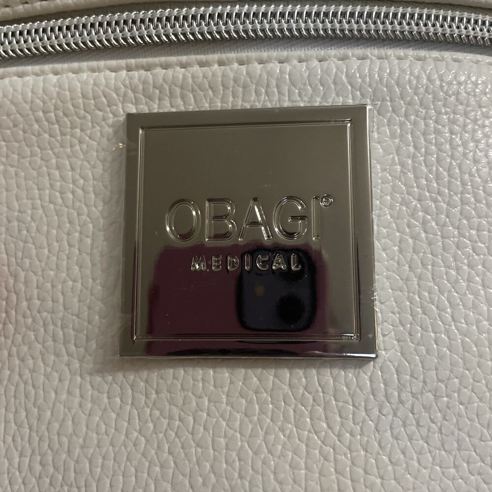 NWOT Obagi Medical White Faux Leather Skincare Bag Zip Top Makeup *NO PRODUCT* - Picture 2 of 6